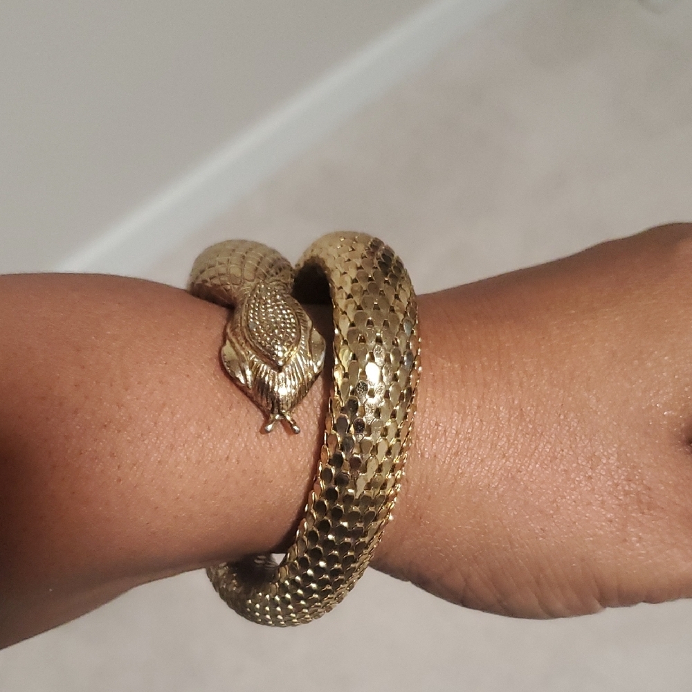 Rare Whiting & Davis Gold-Toned Snake Bracelet - Picture 4 of 6